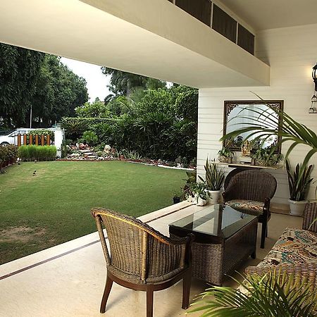 Ahuja Residency Golf Links Hotel Nova Deli Exterior foto