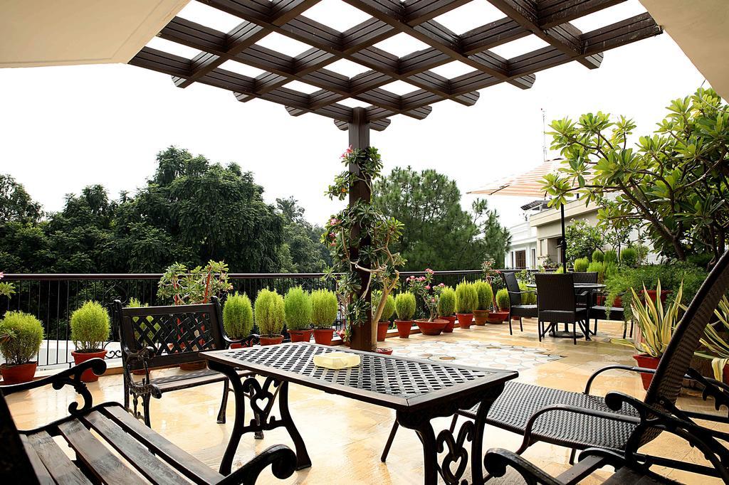 Ahuja Residency Golf Links Hotel Nova Deli Exterior foto