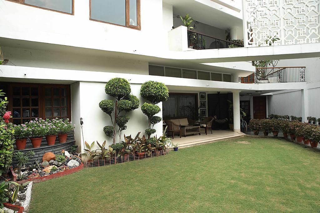Ahuja Residency Golf Links Hotel Nova Deli Exterior foto
