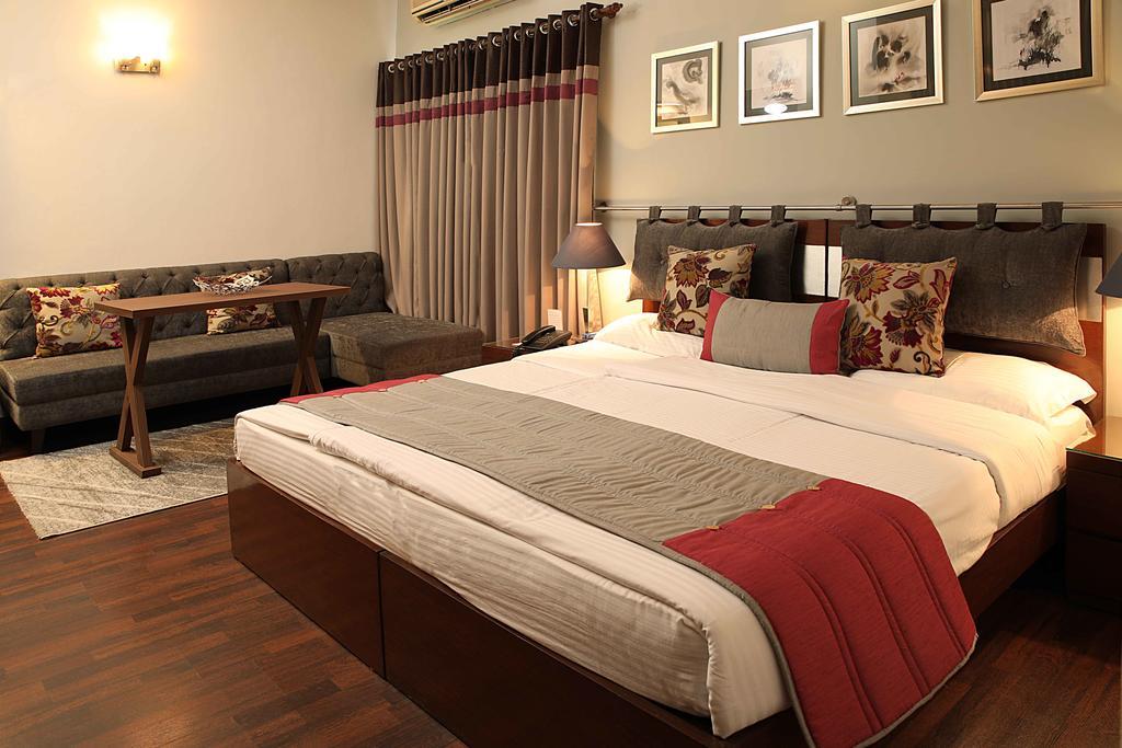Ahuja Residency Golf Links Hotel Nova Deli Exterior foto