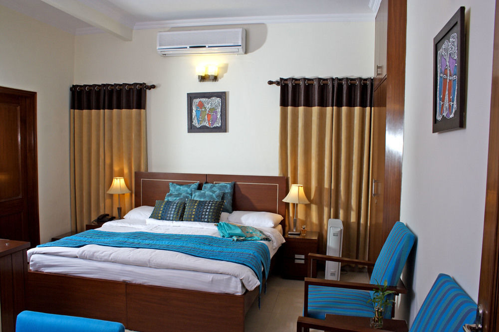 Ahuja Residency Golf Links Hotel Nova Deli Exterior foto