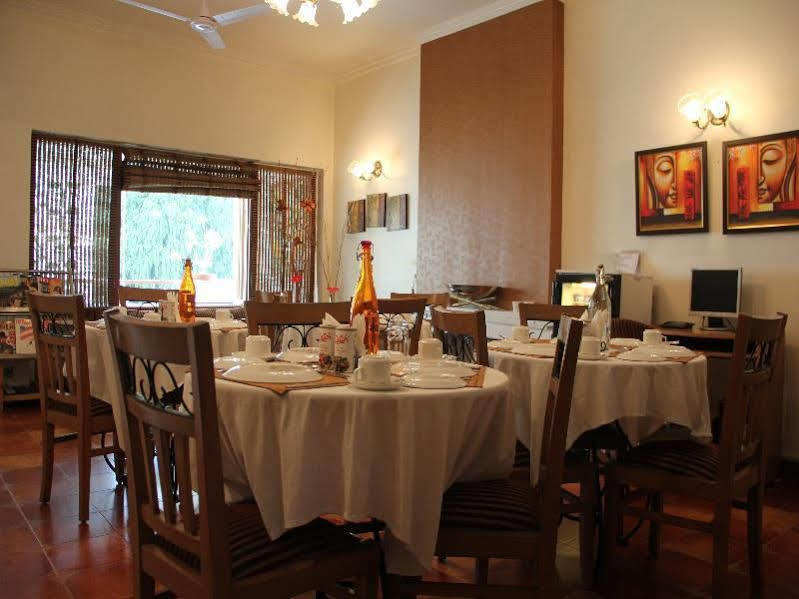Ahuja Residency Golf Links Hotel Nova Deli Exterior foto