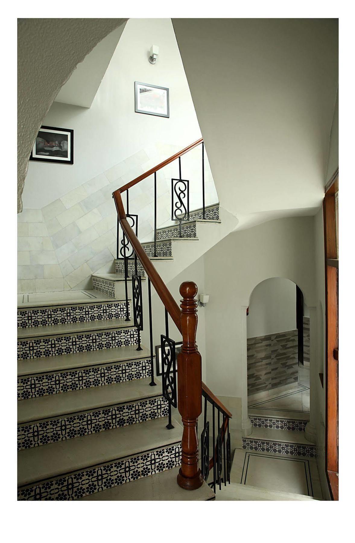 Ahuja Residency Golf Links Hotel Nova Deli Exterior foto