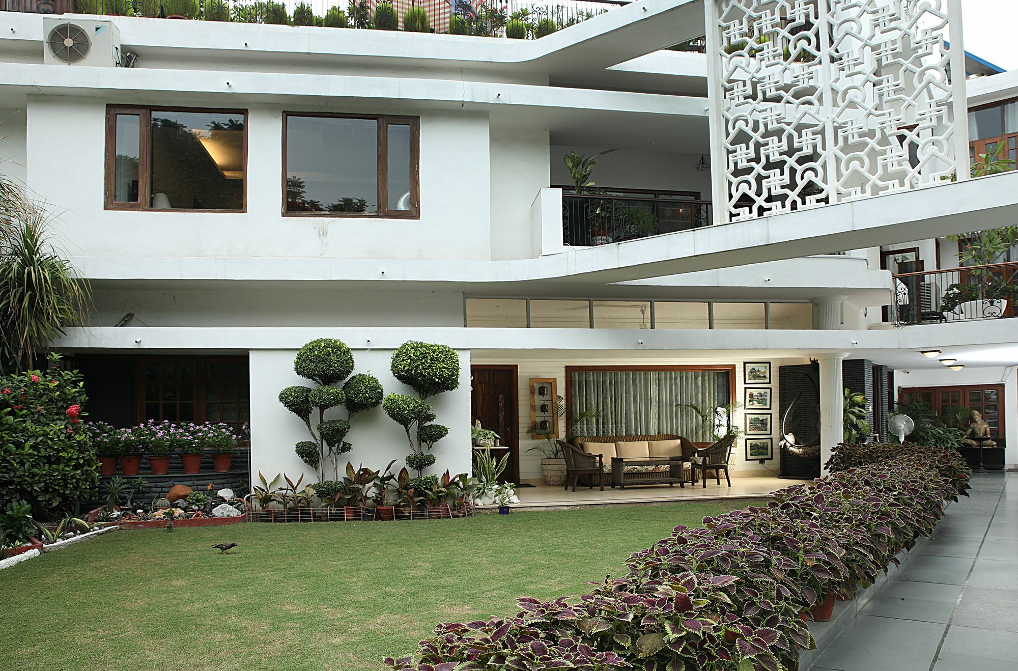 Ahuja Residency Golf Links Hotel Nova Deli Exterior foto